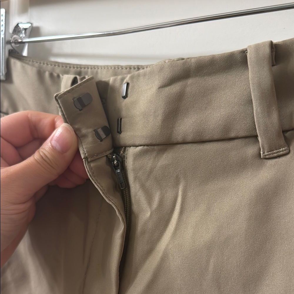 Nike Golf Tan Women’s Golf Athletic 4”Shorts Size 2 - Picture 3 of 6